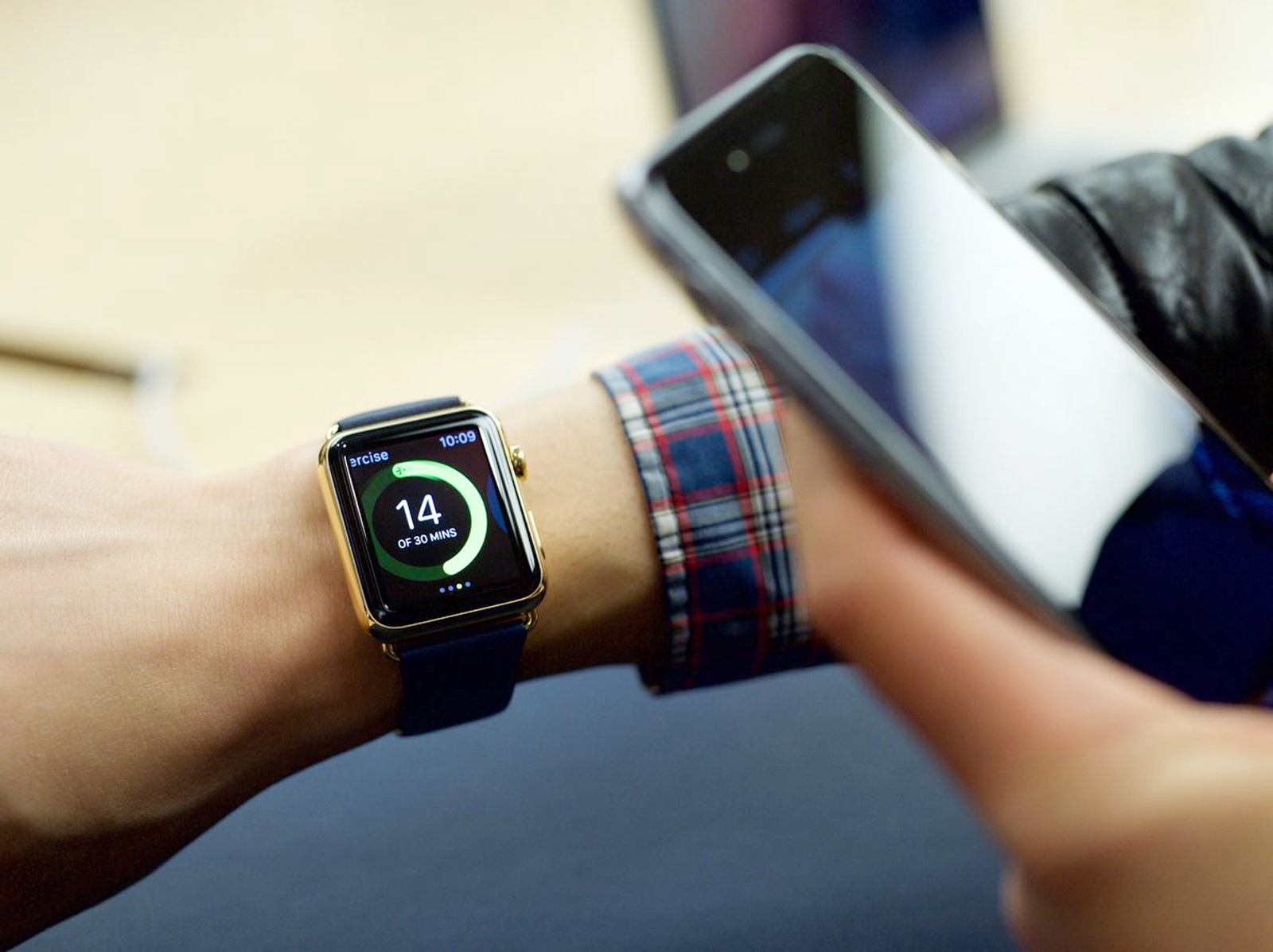 Apple Watch lập kỷ lục bán hàng mới