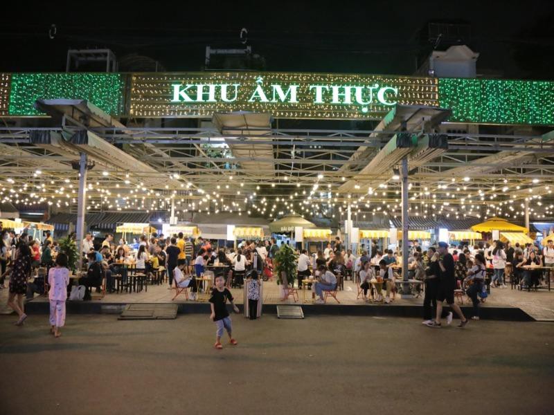 Khu ẩm thực phố đi bộ khu vực kỳ đài Quang Trung