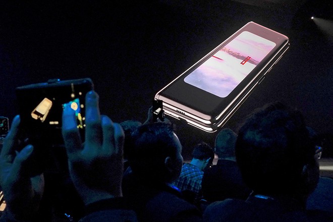 Samsung cho ra mắt 3 mẫu điện thoại gập vào năm 2021