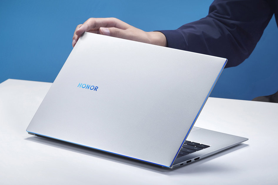 Honor giới thiệu dây đeo thông minh & MagicBook Pro mới