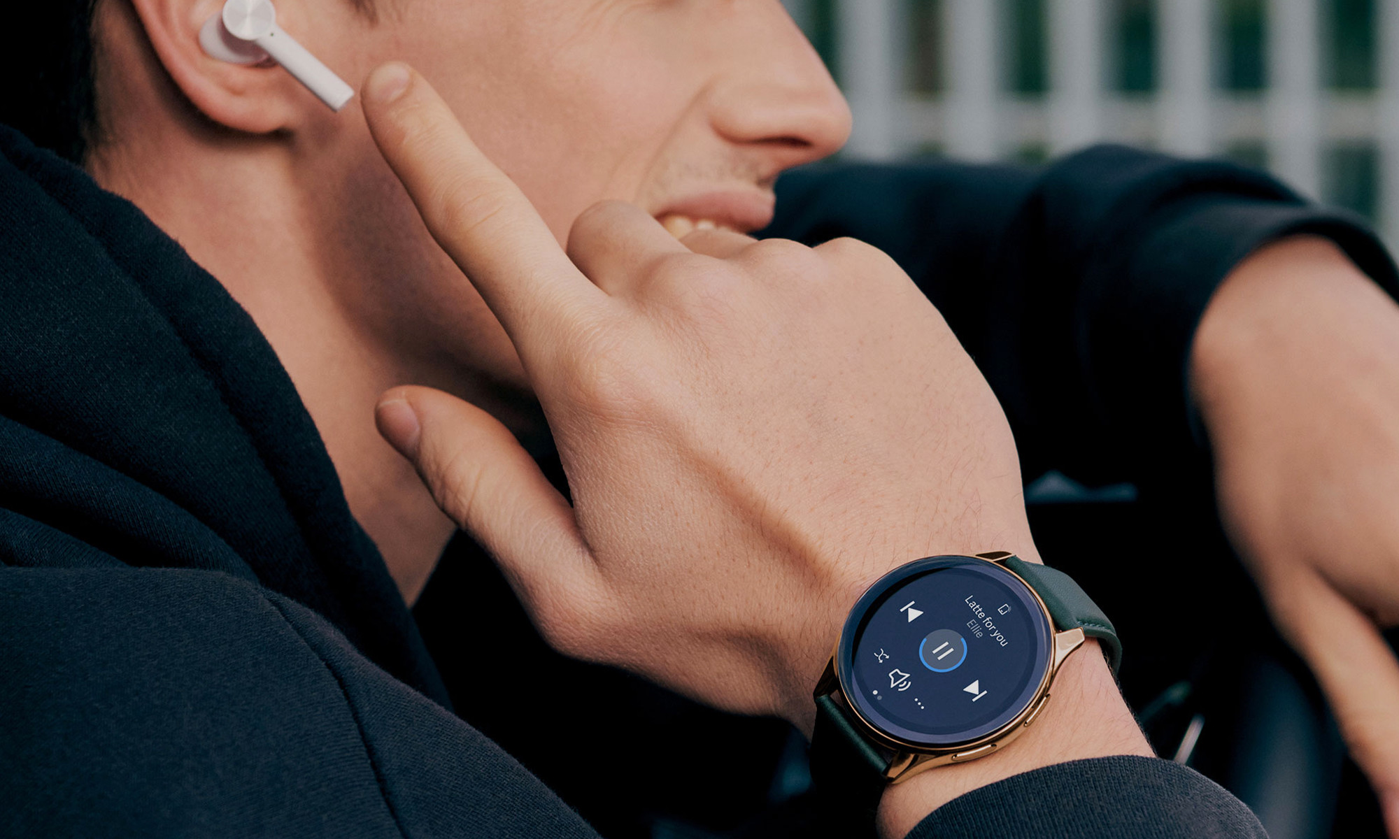 OnePlus Watch ra mắt: Sạc siêu nhanh, pin dùng trong 2 tuần, giá từ 3,6 triệu đồng