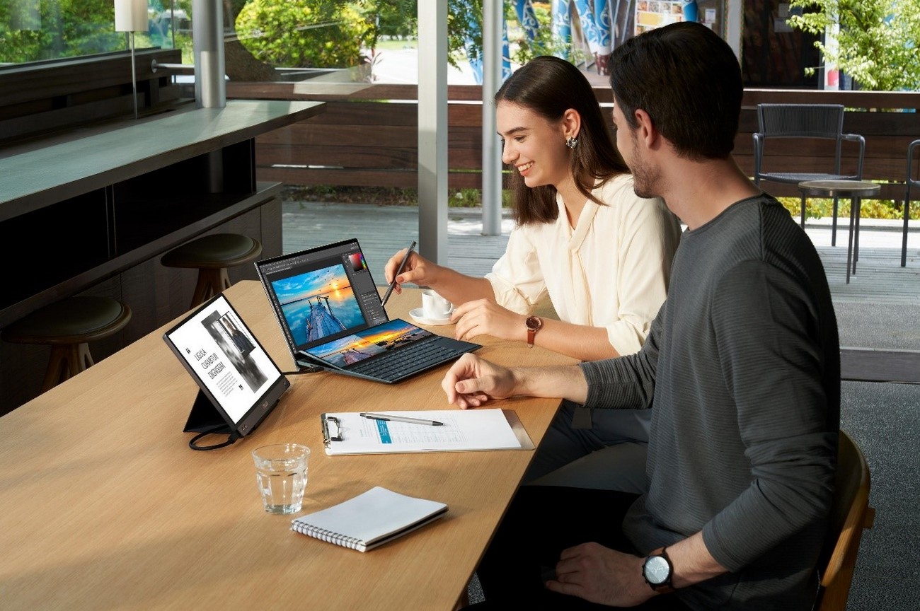 ASUS ra mắt laptop 2 màn hình mỏng nhẹ nhất thế giới ZenBook Duo 14 UX482