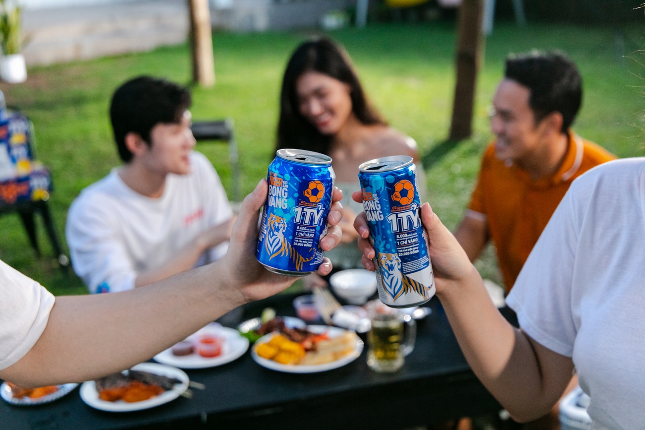 Tiger Beer khuấy động lễ hội bóng đá với chương trình "Bật lon Tiger - Giơ cao bóng vàng"