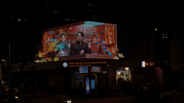 Xuất hiện trong quảng cáo 3D LED ấn tượng, MC Trấn Thành mang Tết Võ Lâm xuống phố phường Sài Gòn