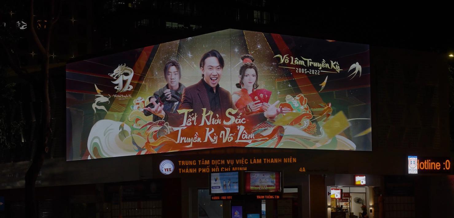 Xuất hiện trong quảng cáo 3D LED ấn tượng, MC Trấn Thành mang Tết Võ Lâm xuống phố phường Sài Gòn