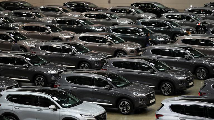 Hyundai Motor Co. Santa Fe sport utility vehicles (SUV) stand on display during a launch event for the updated vehicle in Goyang, South Korea, on Wednesday, Feb. 21, 2018. To recapture buyers in the U.S. who have shunned its sedans and compact cars, Hyundai has said it will bring eight new or redesigned crossovers or SUVs by 2020. Photographer: SeongJoon Cho/Bloomberg via Getty Images