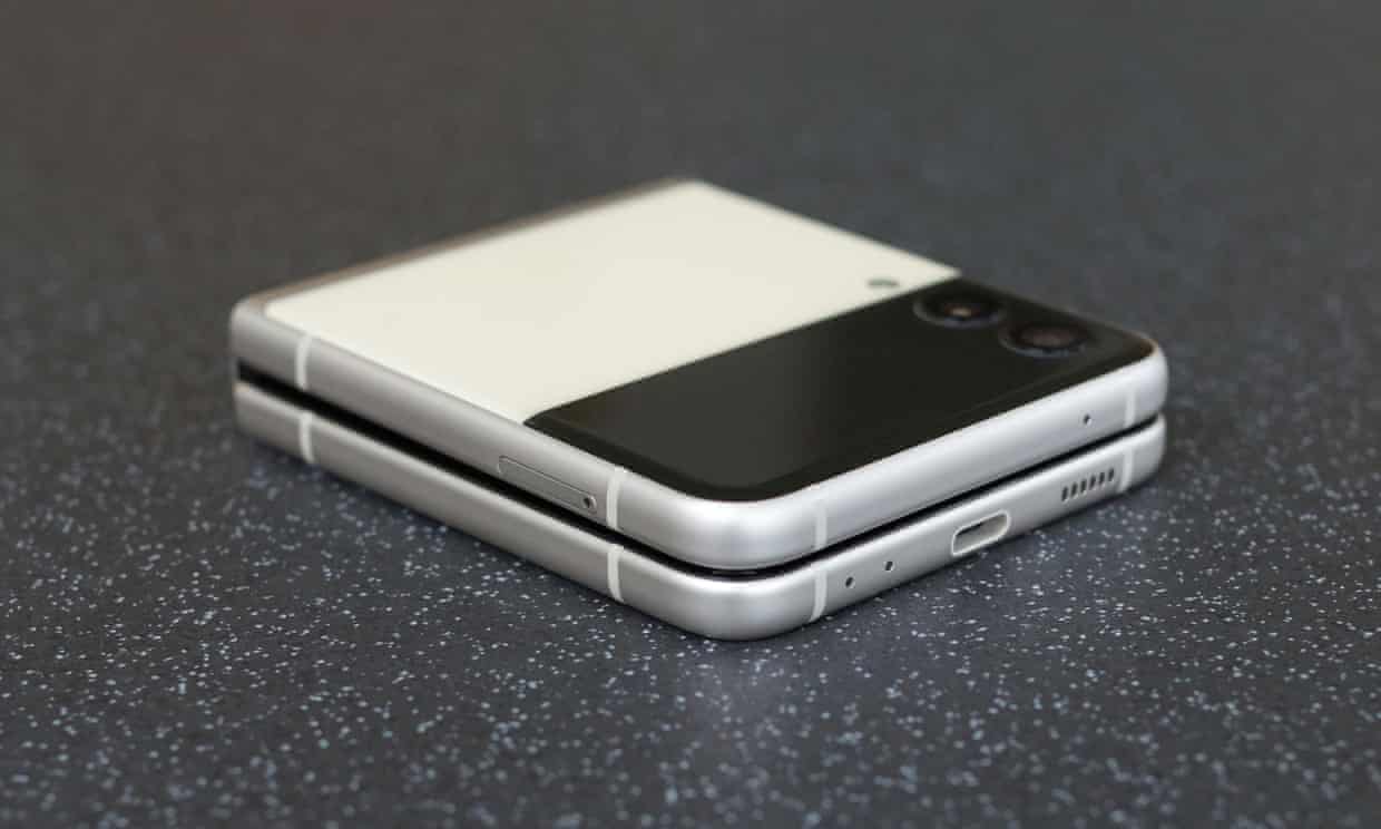 Galaxy Z Flip 3: điện thoại nắp gập hiện đại, giá tốt của Samsung