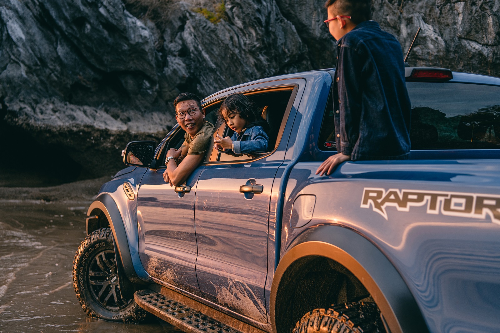 Chef Hungazit cùng Ford Ranger Raptor thực hiện hành trình đáng nhớ dành tặng "bà xã"
