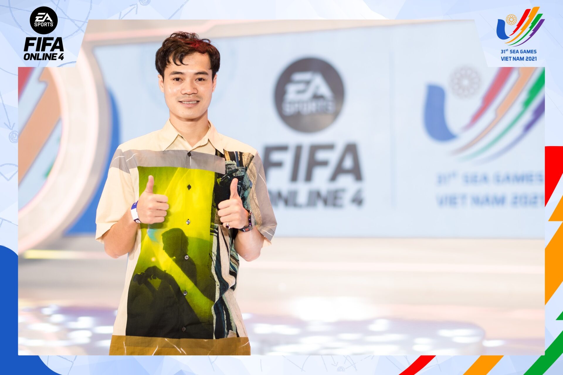 SEA Games 31: Văn Toàn bất ngờ xuất hiện, cổ vũ cho tuyển FIFA Online 4 Việt Nam