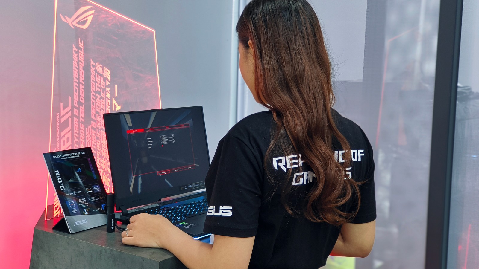 ASUS ROG Strix SCAR 17 SE: Laptop Gaming sử dụng vi xử lý Intel Alder Lake HX đầu tiên ra mắt tại Việt Nam