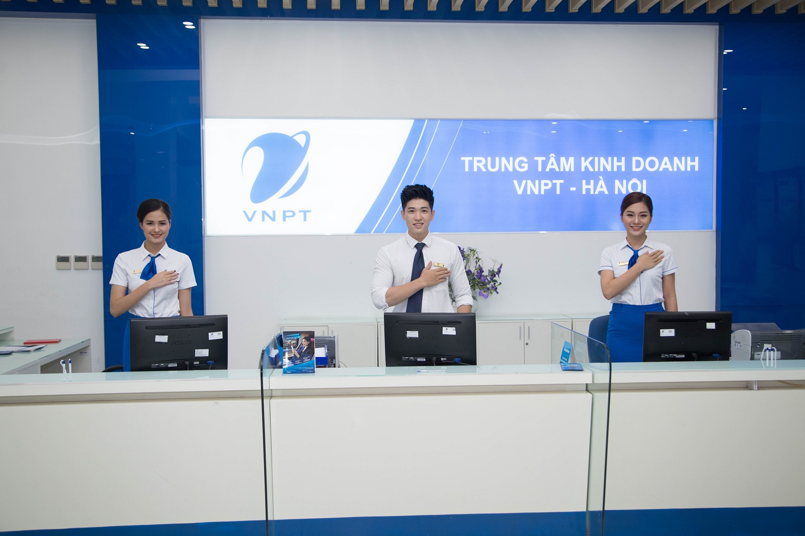 Vietnam Report tiếp tục vinh danh VNPT & VinaPhone trong top công ty CNTT - viễn thông uy tín 2022