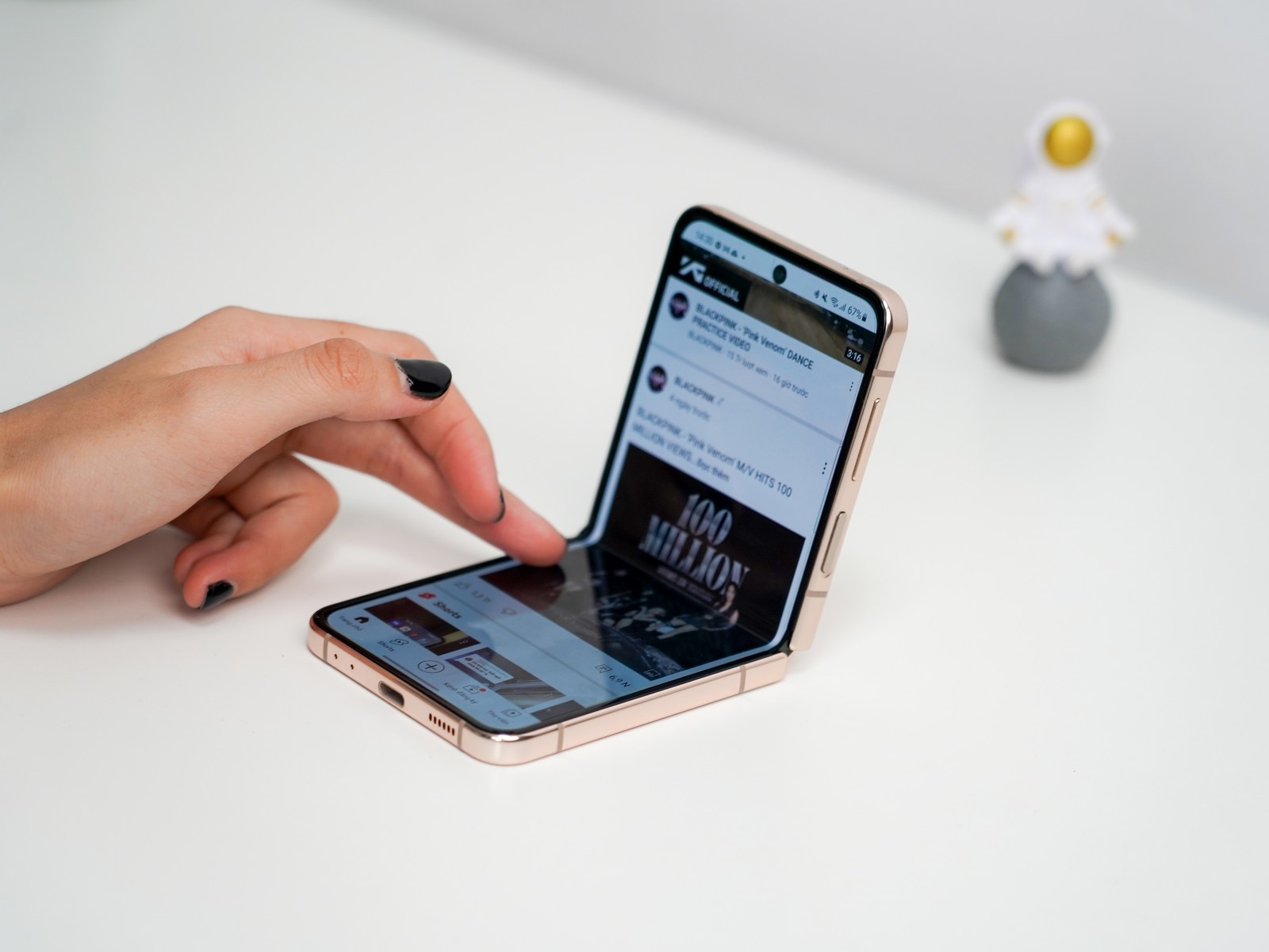 Galaxy Z Flip4 mở ra khả năng sáng tạo vô hạn với Flex Cam
