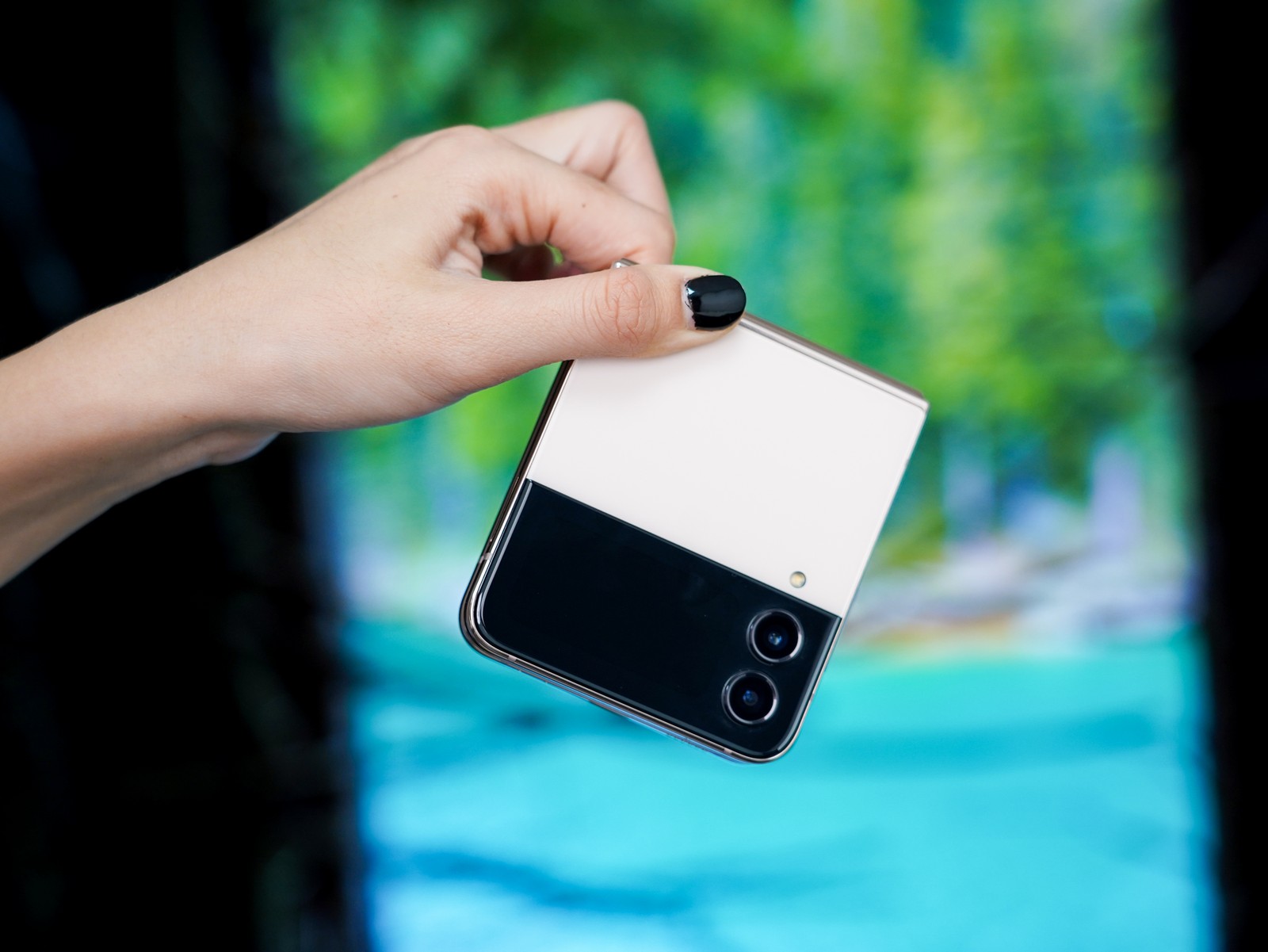 Galaxy Z Flip4 mở ra khả năng sáng tạo vô hạn với Flex Cam