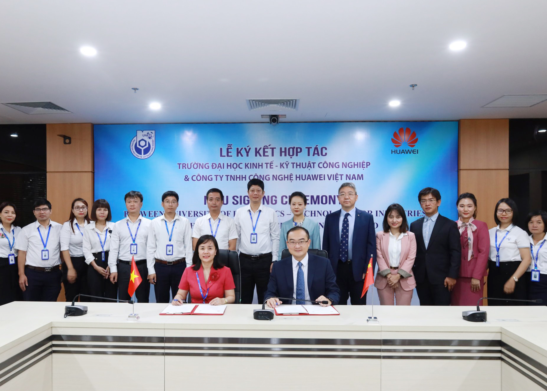 Huawei ký kết hợp tác đào tạo nhân tài số cùng 2 trường đại học tại Việt Nam