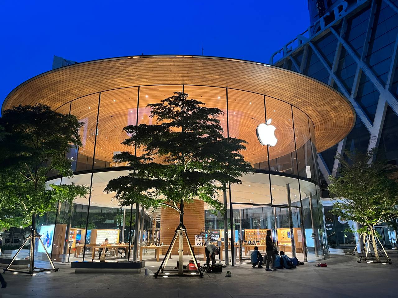 Xếp hàng mua iPhone 14: Apple nói "KHÔNG!"