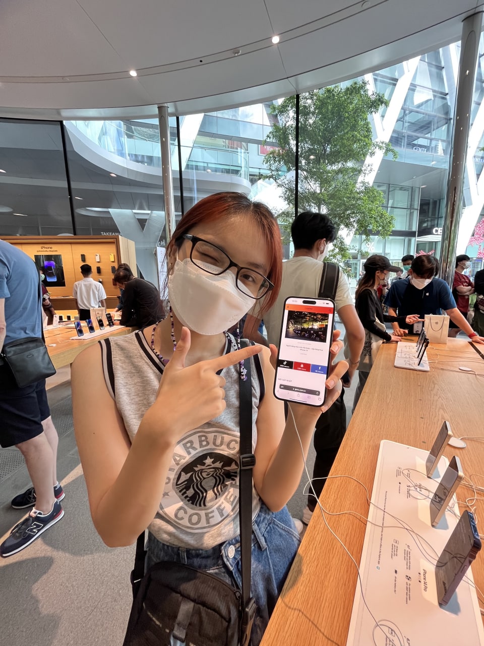 Trên tay iPhone 14 Pro Max tím tại Apple Store Central World Thái Lan