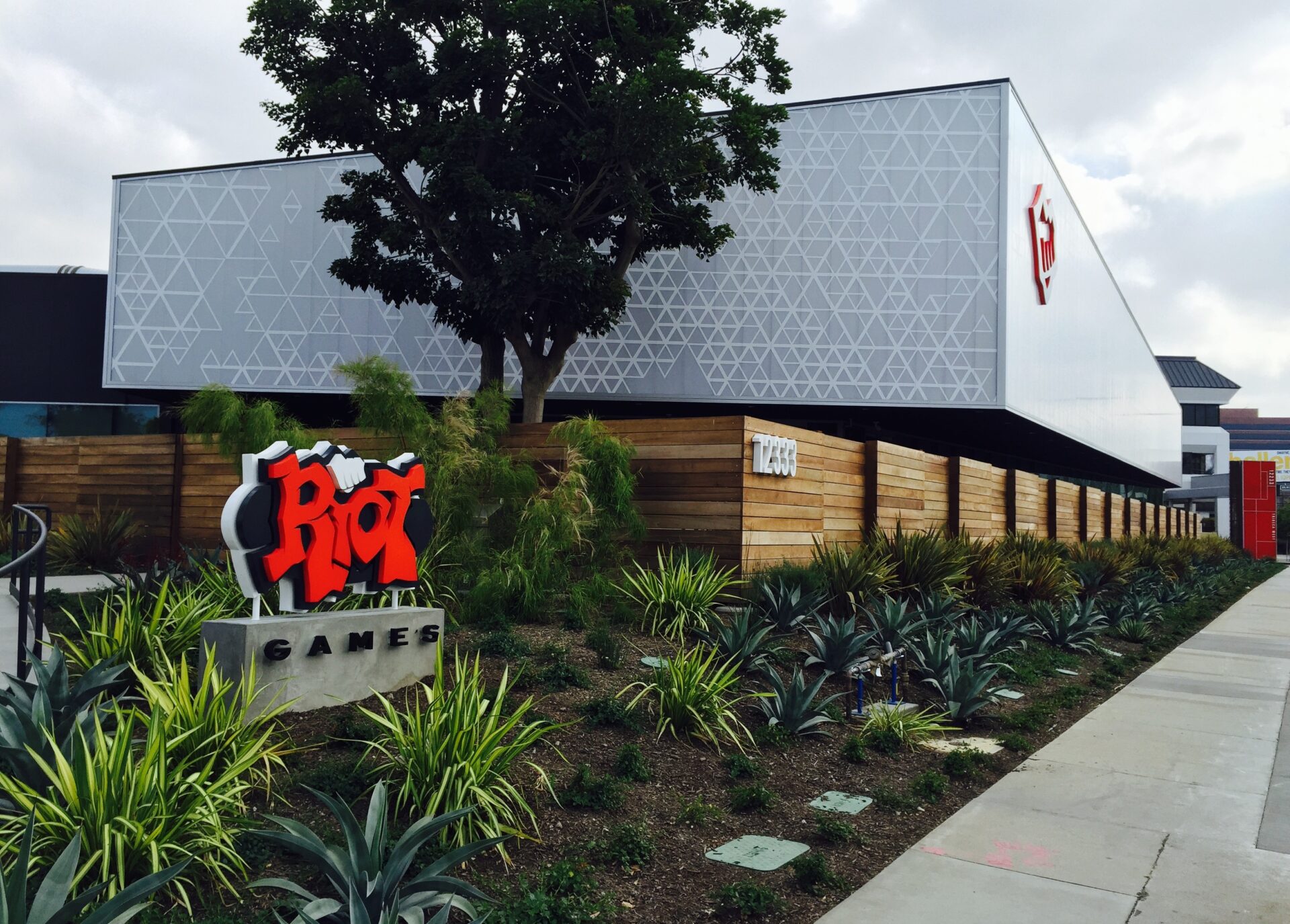 Riot Games tiếp tục mở rộng sản xuất game mobile