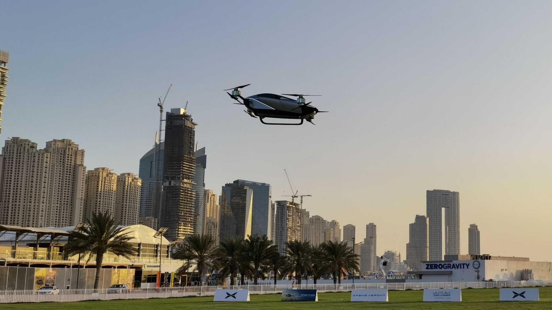 Chiếc ô tô điện bay Xpeng X2 cất cánh lần đầu tiên tại Dubai