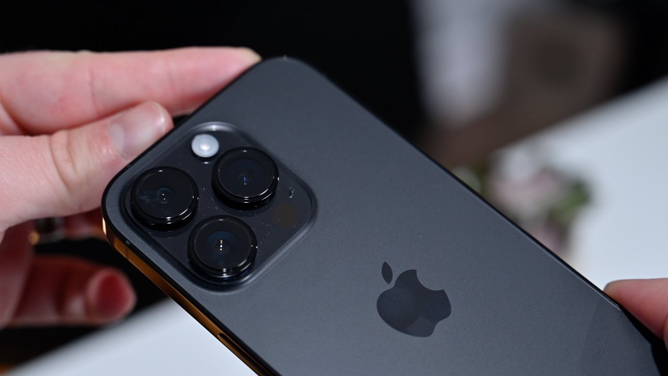 Apple lại bị phạt 19 triệu USD vì không cung cấp bộ sạc cho iPhone