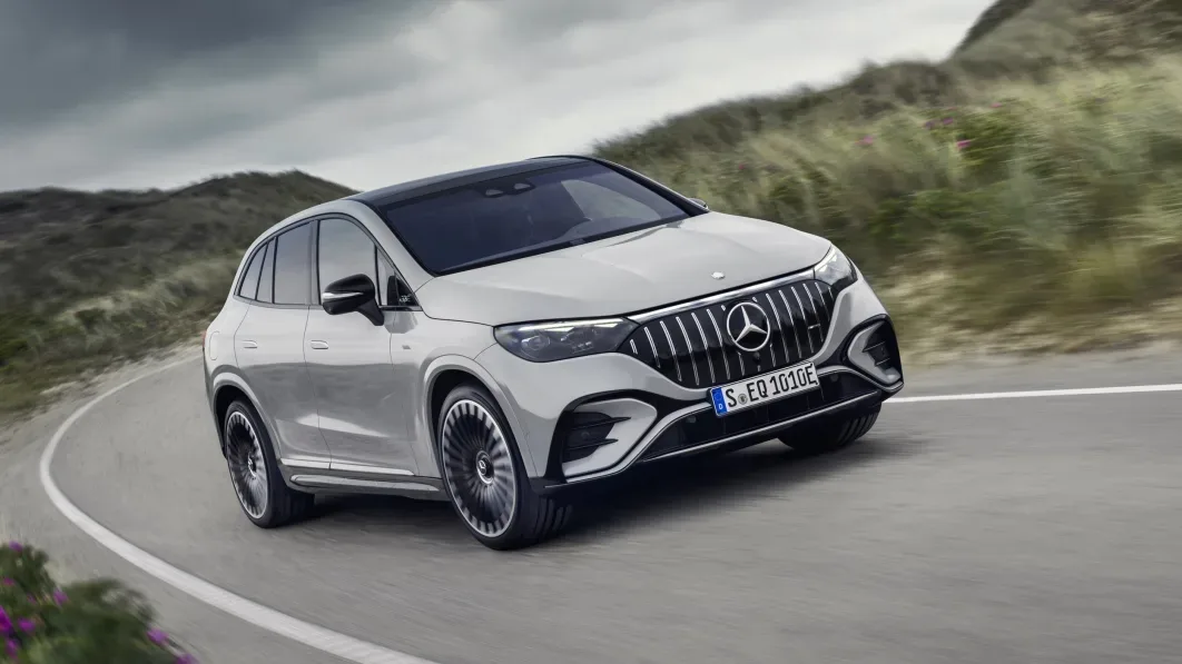 Mercedes-Benz giới thiệu SUV crossover AMG điện đầu tiên