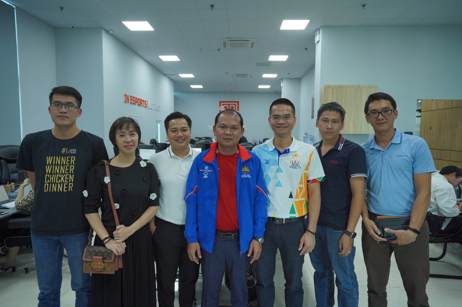 Việt Nam & Campuchia trao đổi trực tiếp, chuẩn bị tổ chức các hạng mục eSports tại SEA Games 32