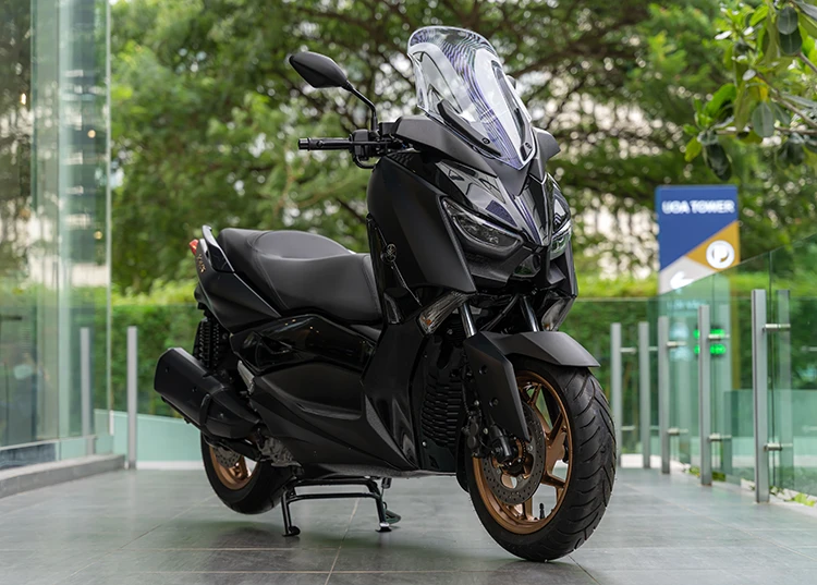 Revzone Yamaha Motor khuấy động đường phố với bộ đôi Xmax 300 và Tmax 2022