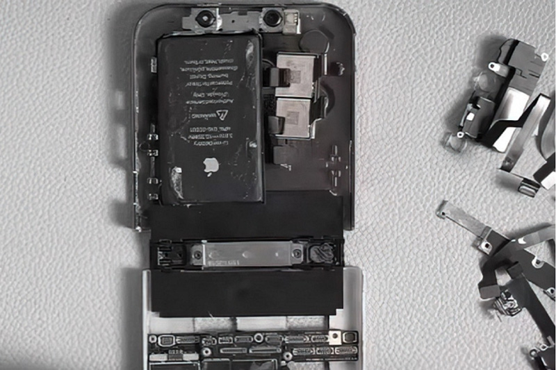 Tự tay tạo ra chiếc iPhone gập lại trước Apple