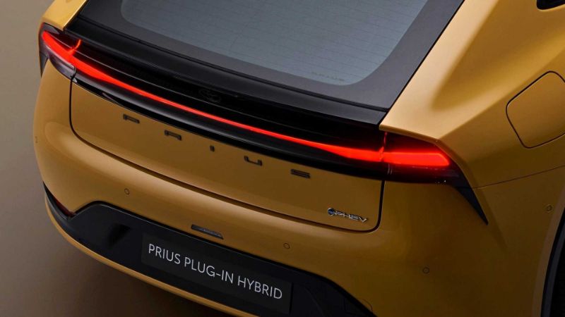 Toyota Prius thế hệ mới ra mắt với công suất 220 mã lực