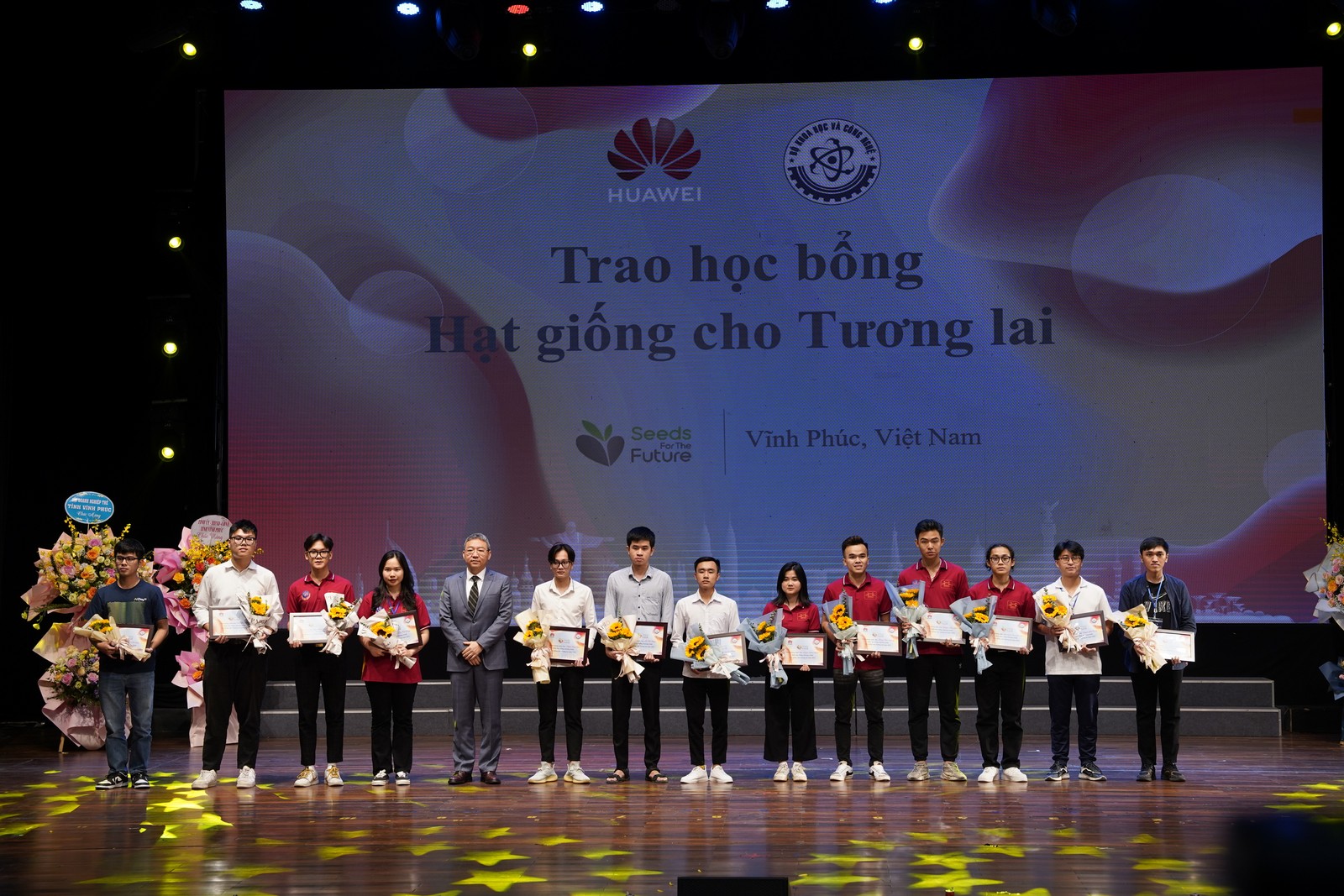 Huawei trao tặng 50 suất học bổng cho sinh viên tài năng tại Ngày hội Techfest Vĩnh Phúc 2022