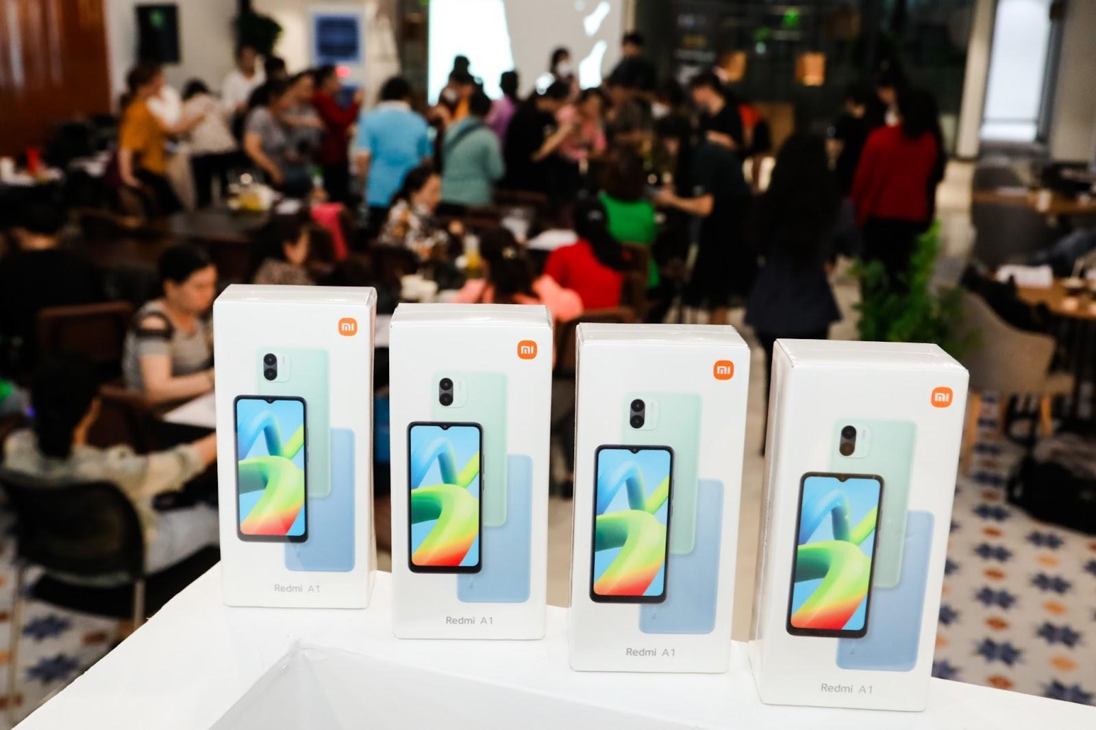 Xiaomi trao tặng 100 smartphone đến chị em phụ nữ dự định lập nghiệp trong lĩnh vực ăn uống trên nền tảng số