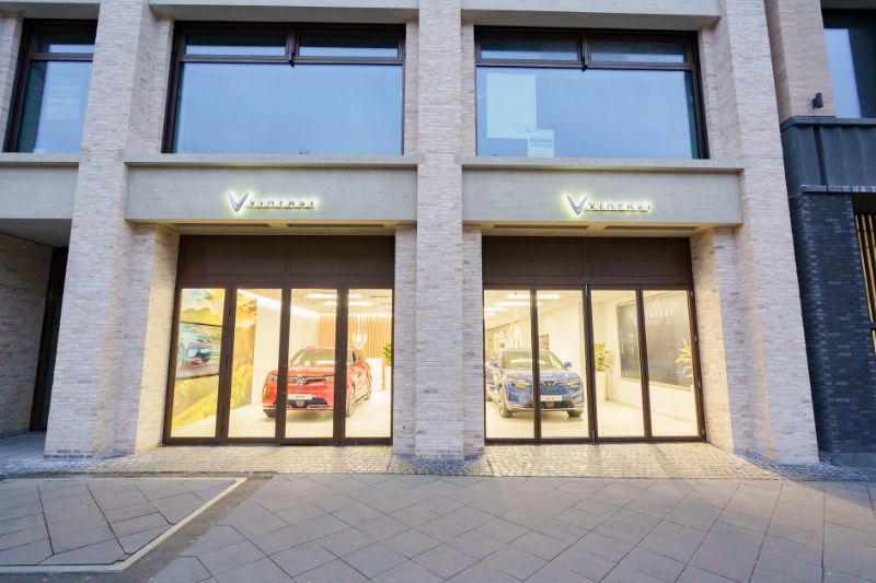 VinFast khai trương hai cửa hàng đầu tiên tại châu Âu