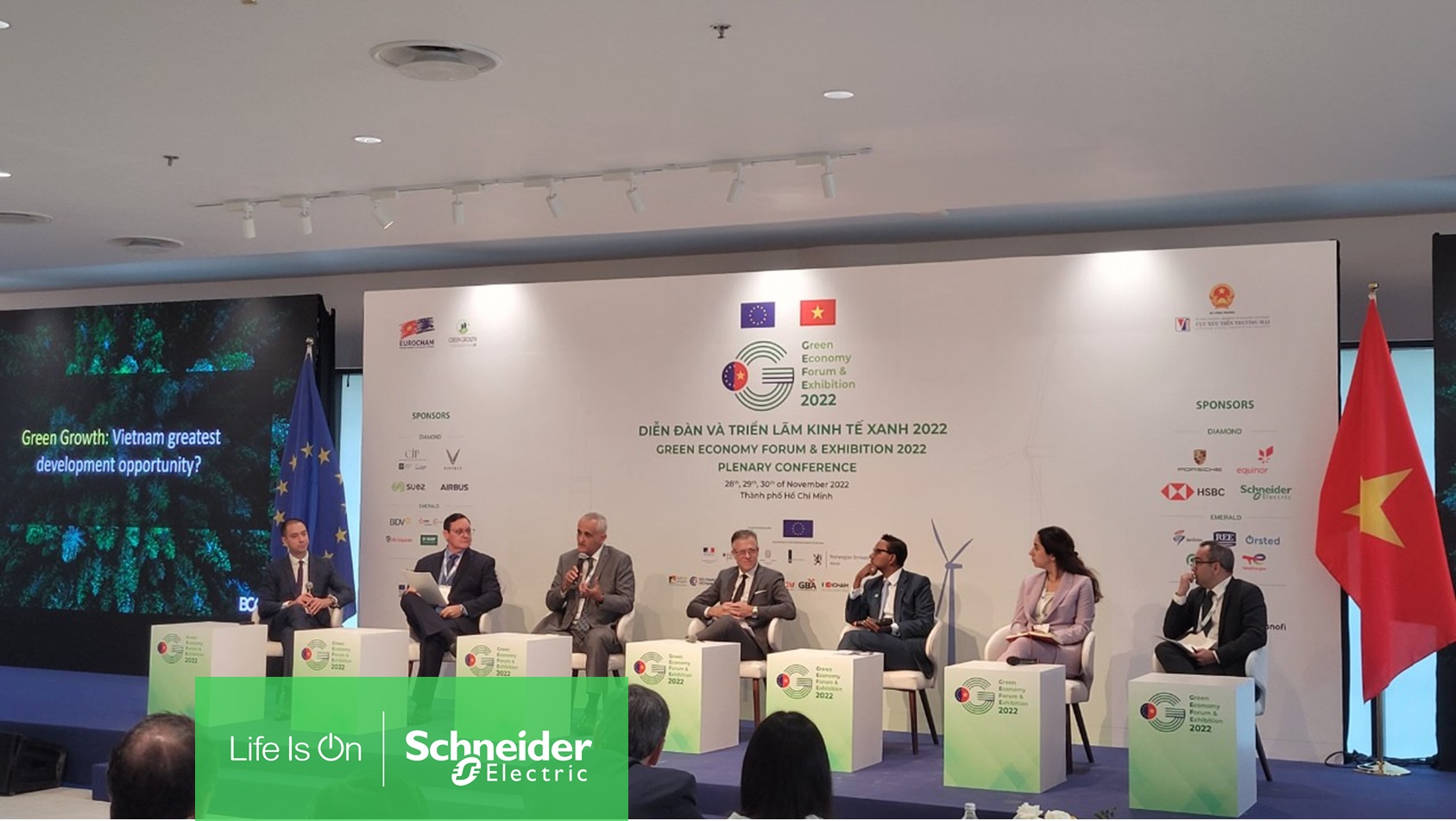 Schneider Electric cùng hơn 100 doanh nghiệp tham gia tọa đàm với Thủ tướng Chính phủ về kinh tế xanh