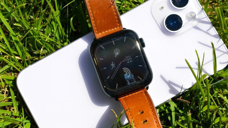 Apple cắt giảm đơn hàng linh kiện AirPods, Apple Watch và MacBook