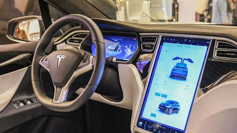 Tesla trở thành thương hiệu ô tô hạng sang hàng đầu tại Mỹ