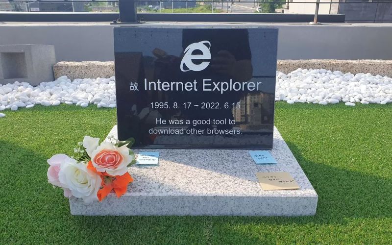 Internet Explorer chính thức bị chôn vùi