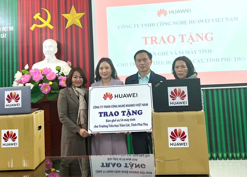 Huawei Việt Nam đưa công nghệ vào giáo dục đến vùng cao, hỗ trợ thắp sáng tương lai cho hàng trăm thầy trò khó khăn
