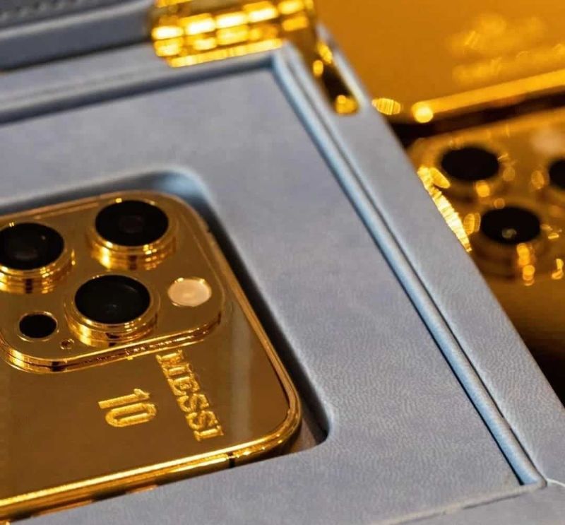 L. Messi tặng iPhone 14 Pro Max bằng vàng cho đồng đội