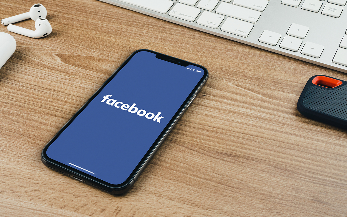 Facebook xác nhận sửa xong lỗi tự động gửi kết bạn