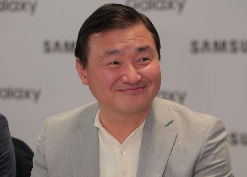 Chủ tịch Samsung hé lộ chìa khóa củng cố vị thế dẫn đầu