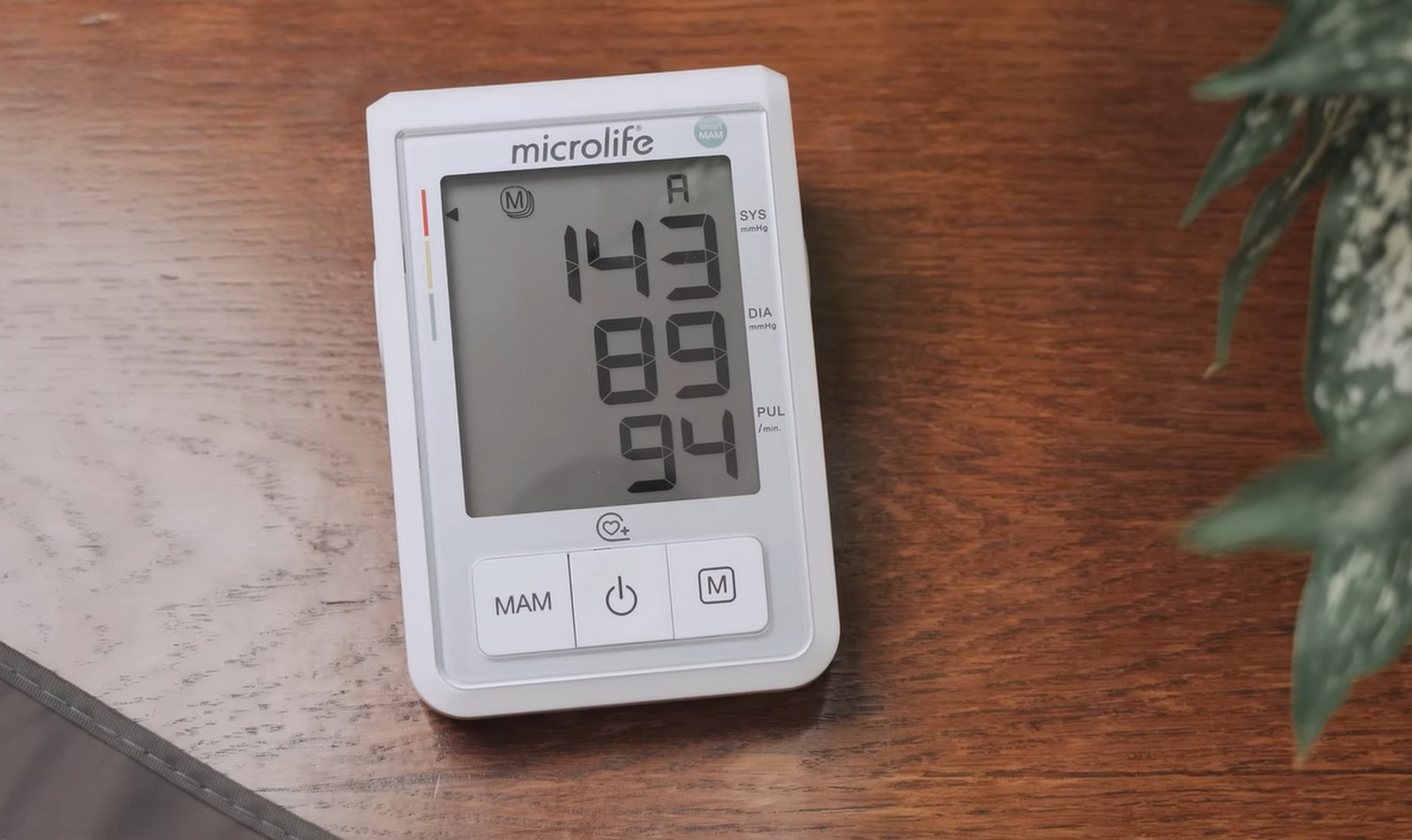 Máy đo huyết áp Microlife B3 Basic: Quà tặng hữu ích dành cho Ngày của Mẹ