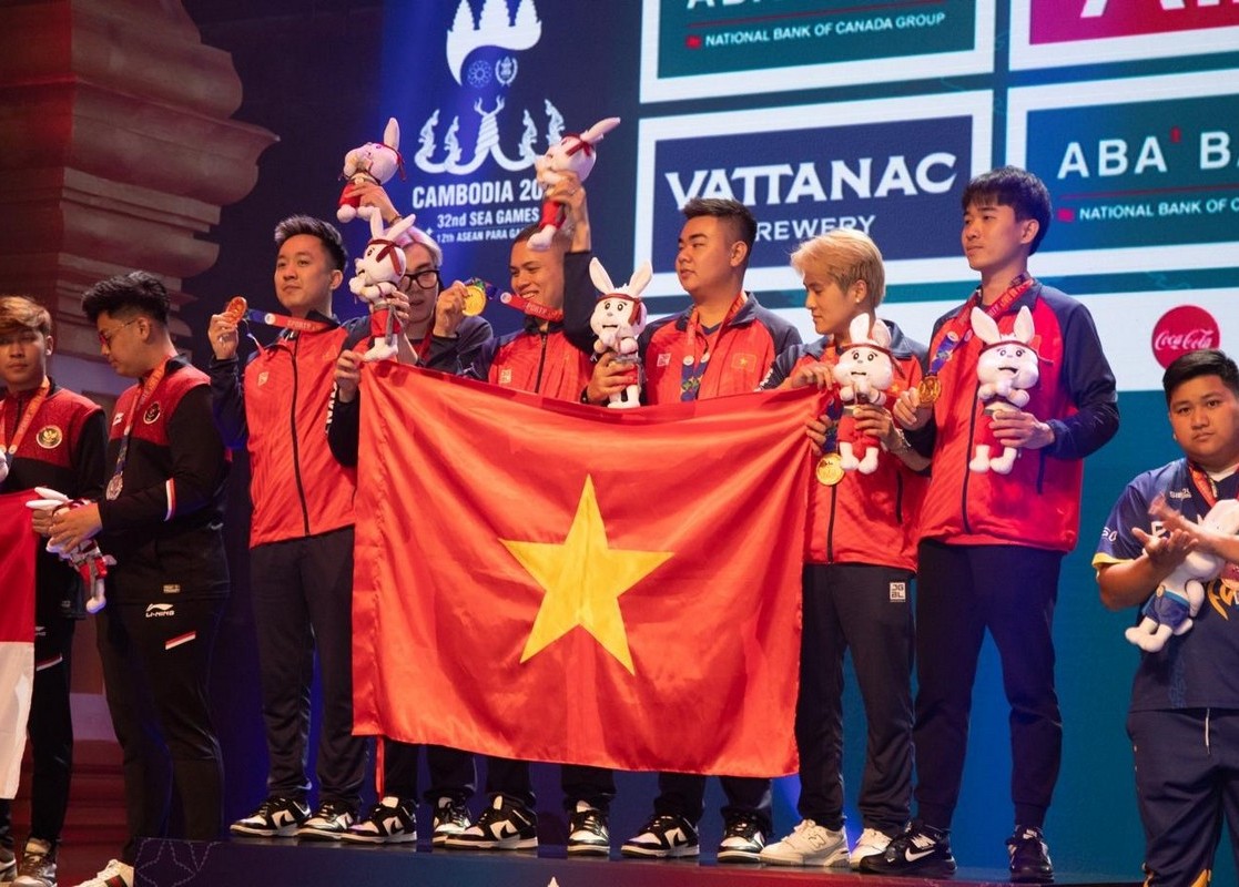 SEA Games 32: Đột Kích mang về Huy Chương Vàng eSports đầu tiên cho đoàn Việt Nam