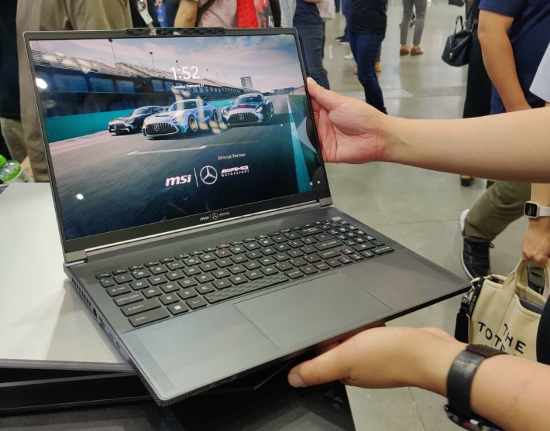 Ngắm laptop MSI dành cho anh em đam mê Mercedes AMG