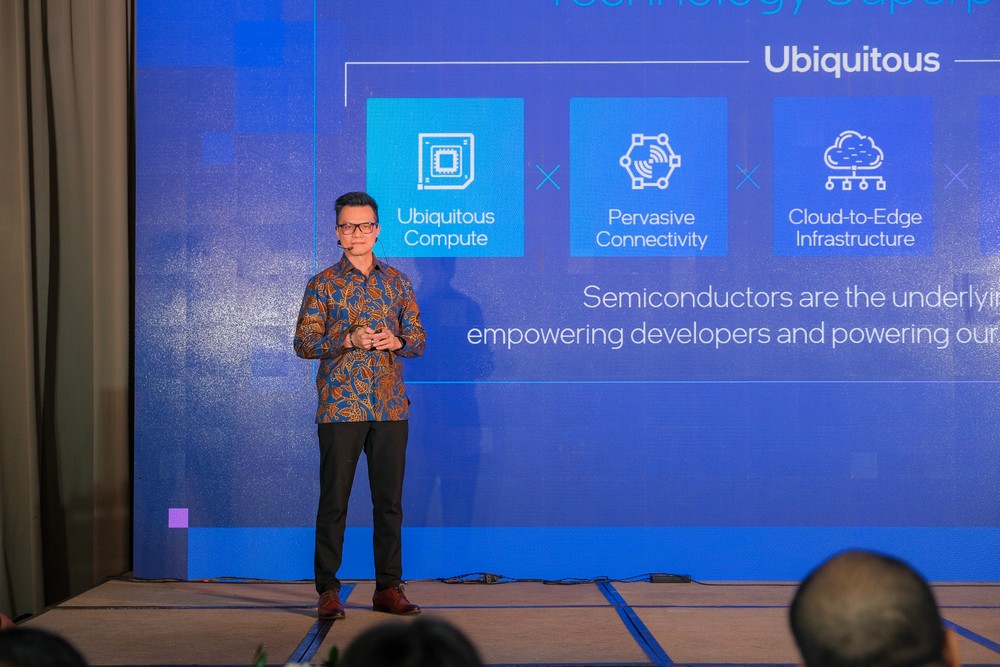 Intel đẩy mạnh "Kiến tạo tương lai cho cả Intel và Việt Nam"
