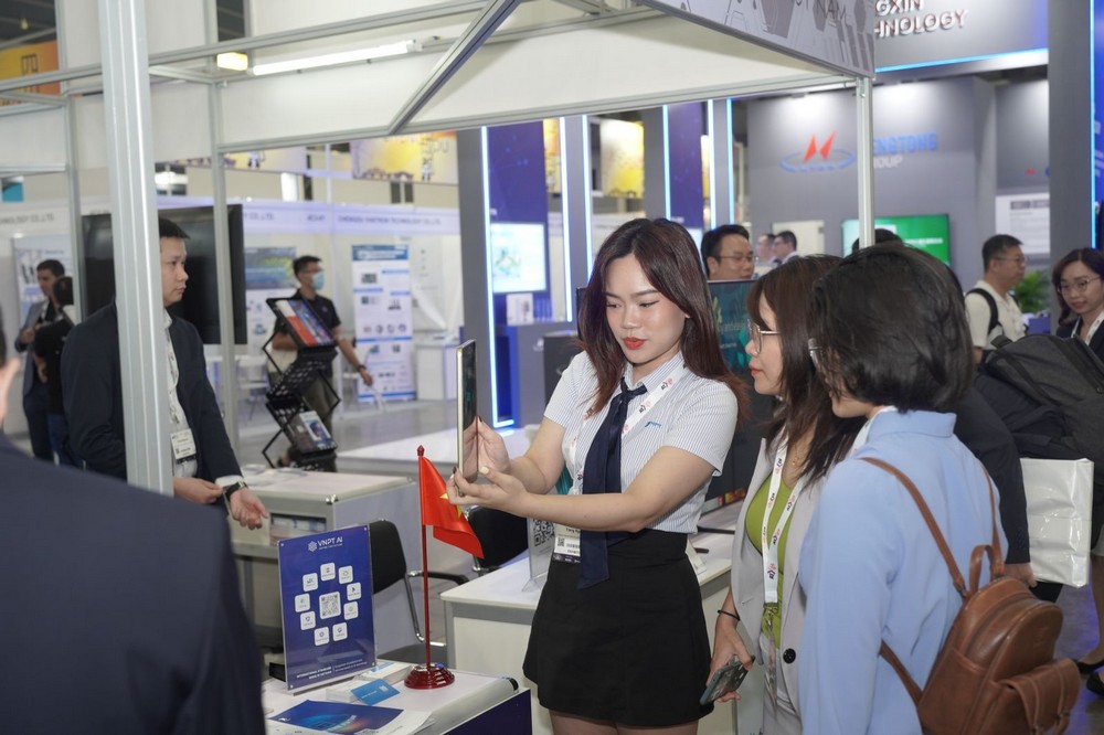 VNPT gây ấn tượng tại Asia Tech X Singapore 2023