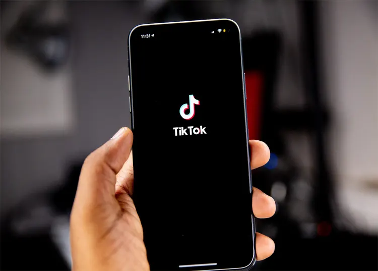 TikTok cho phép sử dụng Face ID hoặc Touch ID trên iPhone