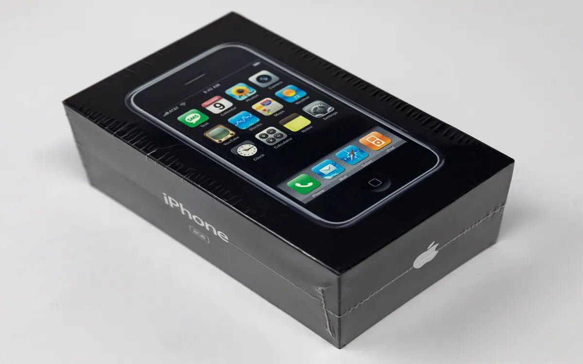 iPhone nguyên bản phá kỷ lục với giá 158.000 USD