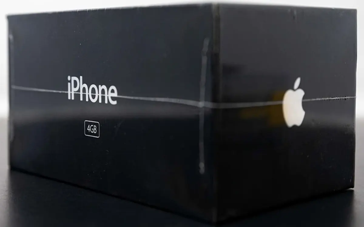 iPhone nguyên bản phá kỷ lục với giá 158.000 USD