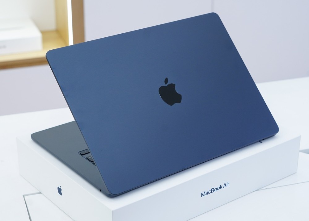 Giá MacBook Air 15 inch M2 ở đâu rẻ nhất? Đại lý hay Apple Store Online?