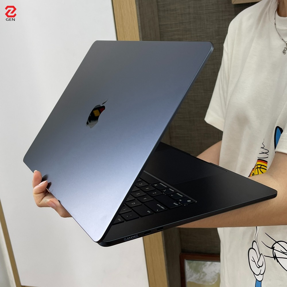 Trên tay MacBook Air 15 inch M2: Tinh hoa hội tụ nhưng phụ nữ "ngại yêu"!