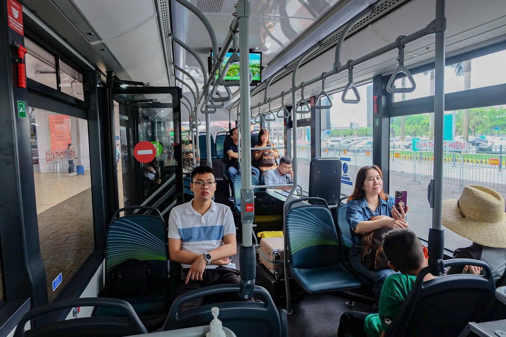 Đưa xe buýt điện VinBus vào phục vụ hành khách tại sân bay Nội Bài